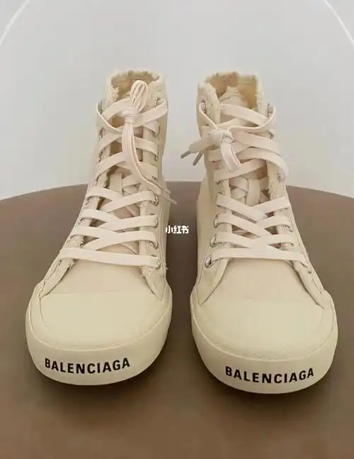 巴黎世家小白鞋高帮款