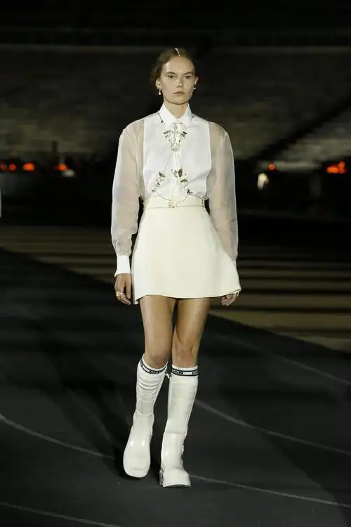 置身于希腊神话,dior 2022 早春系列秀场回顾