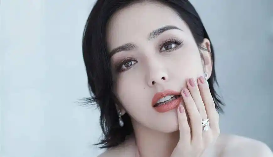 佟丽娅:陈思诚用烟头给我烫了一个烟疤,我为什么还不离婚?