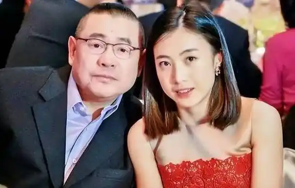 甘比巨亏100亿出局,老公稳拿美女与财富_刘銮雄_刘明伟_坎比