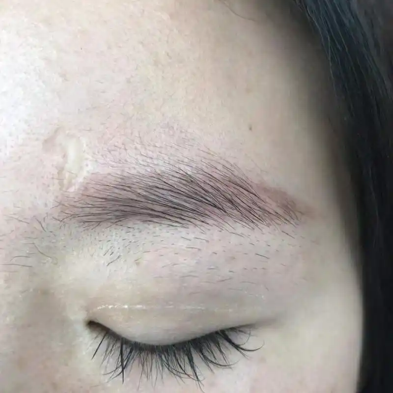 如果之前的眉毛做失败了,先别着急洗掉,看看下午可不可以帮到你