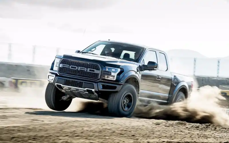 周末开着ford f150 raptor去野外郊游!