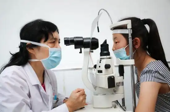 临近开学"神兽"扎堆看眼科医院开启"井喷"模式