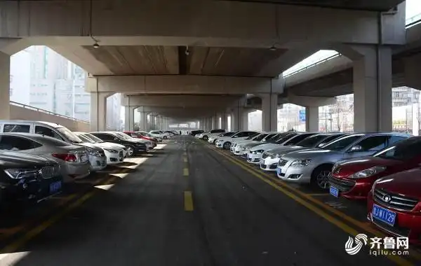 济南顺河高架下停车场启用