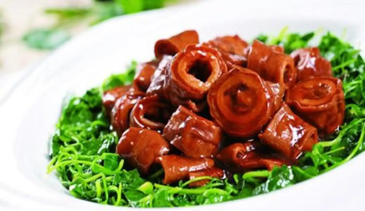 城市身边事#【上海市美食】草头圈子是一道色香味俱全的名菜,属于沪