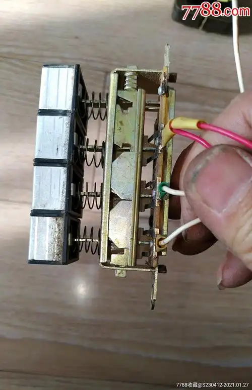 荷花电风扇琴键开关