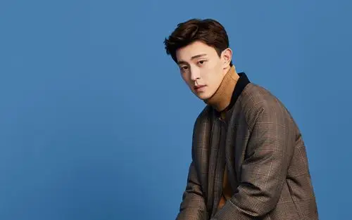 邓伦时尚帅气写真高清桌面壁纸