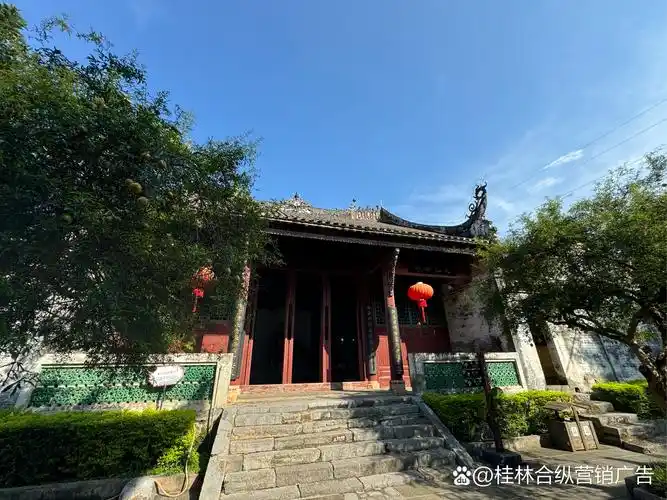 广西恭城瑶族自治县的周渭祠.祠院里的石榴.