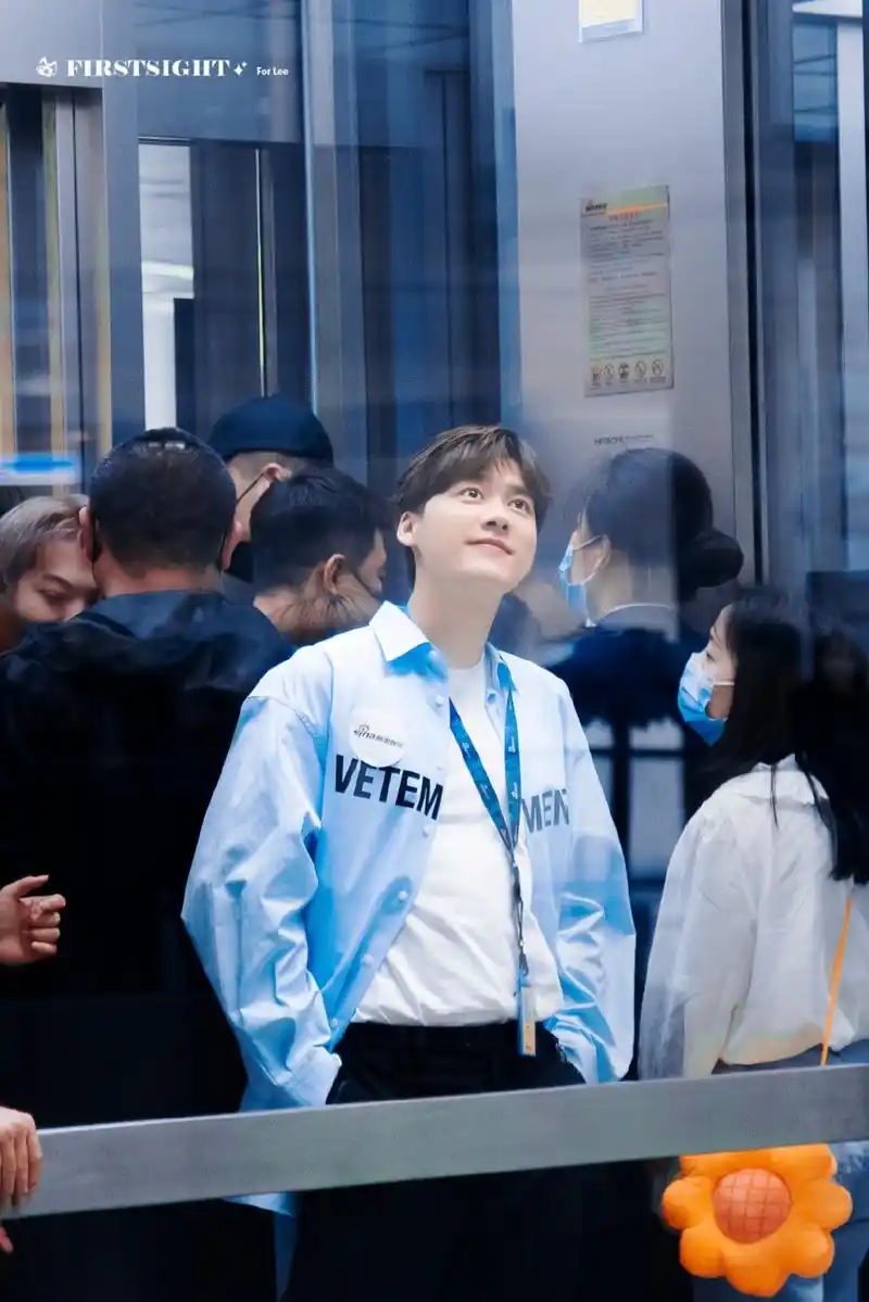 明星丨李易峰新浪扫楼大胆发言 刚入职就要给员工放七天假