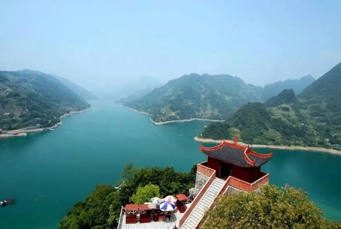 一:大清江风景区,位于湖北省恩施市三岔乡浑水河北岸旅游码头,自恩施