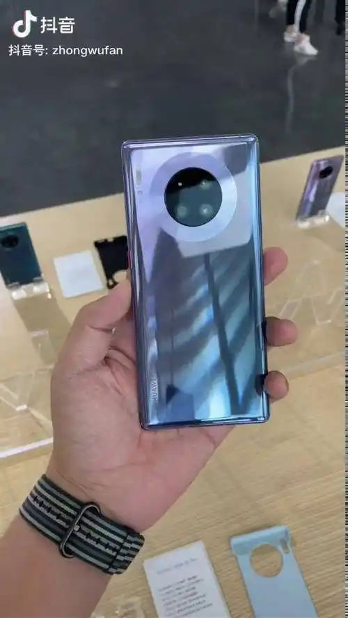 这就是华为mate30 pro星河银,和罗兰紫哪个更好看?