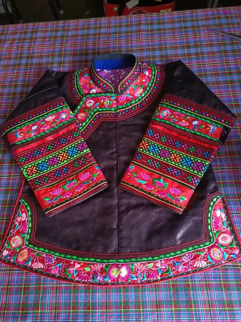 少数民族服饰 #纯手工打造 #记得微笑努力活成自己喜欢的样 - 抖音