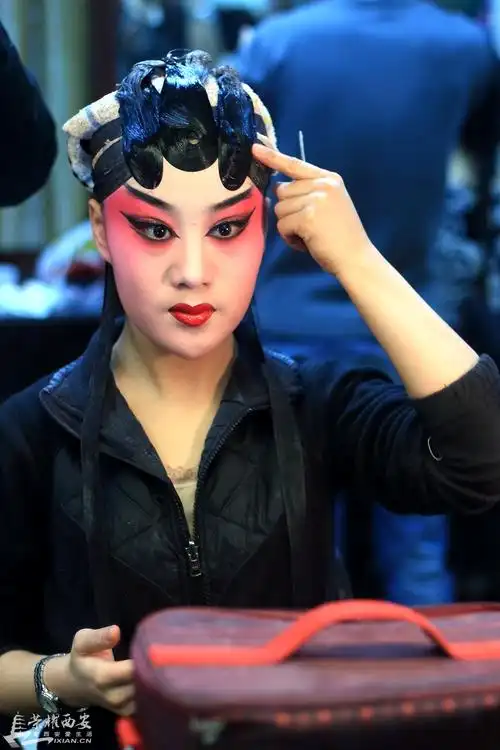 幕后小梅花秦腔团化妆扫描