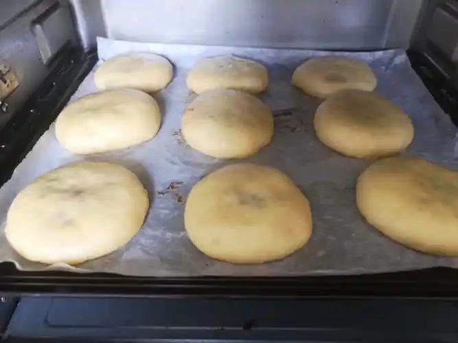 其它 蜜豆烤饼 写美篇包好后,预热烤箱 上下火170度5分钟 蜜豆烤饼就