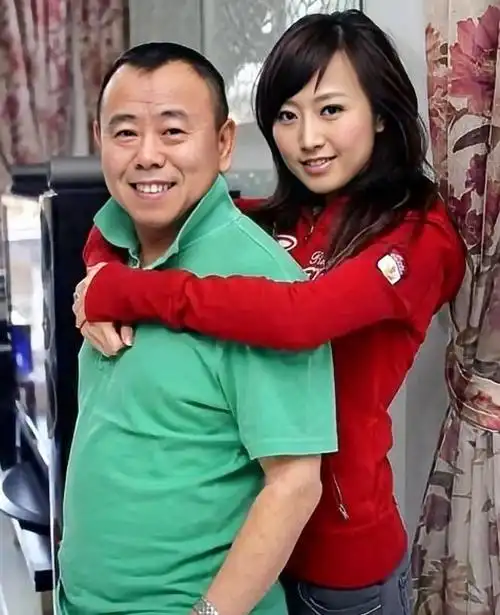 潘阳嫁给10亿富豪的老公(潘阳老公石磊的个人简介)