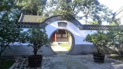 中国传统园林建筑中的月亮门
