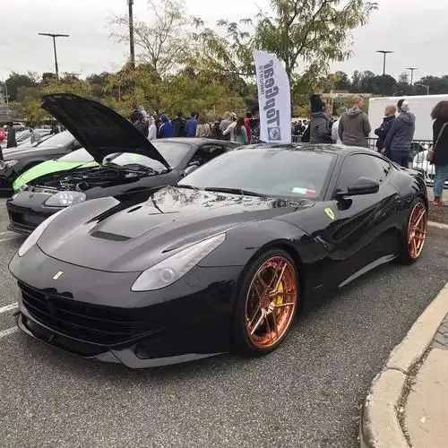 高清豪华汽车的微信头像