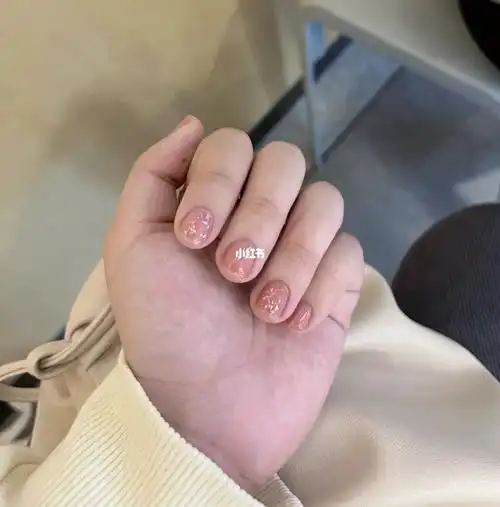 短圆小指甲美甲