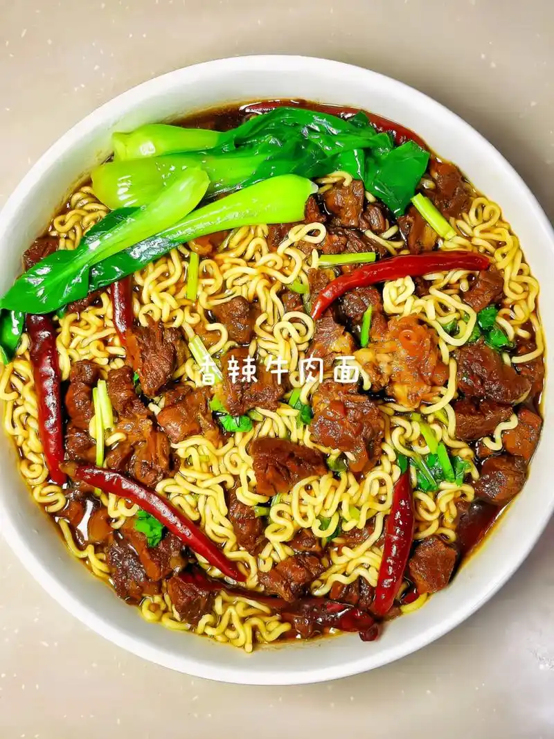 终于知道货真价实的康师傅香辣牛肉面!牛肉软烂入味,汤底香辣 - 抖音