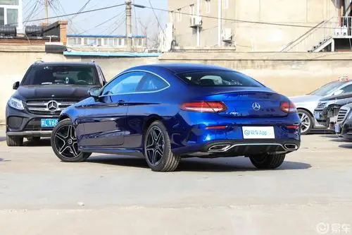 【奔驰c级(进口)2020款c 260 轿跑车侧后45度车头向左水平汽车图片