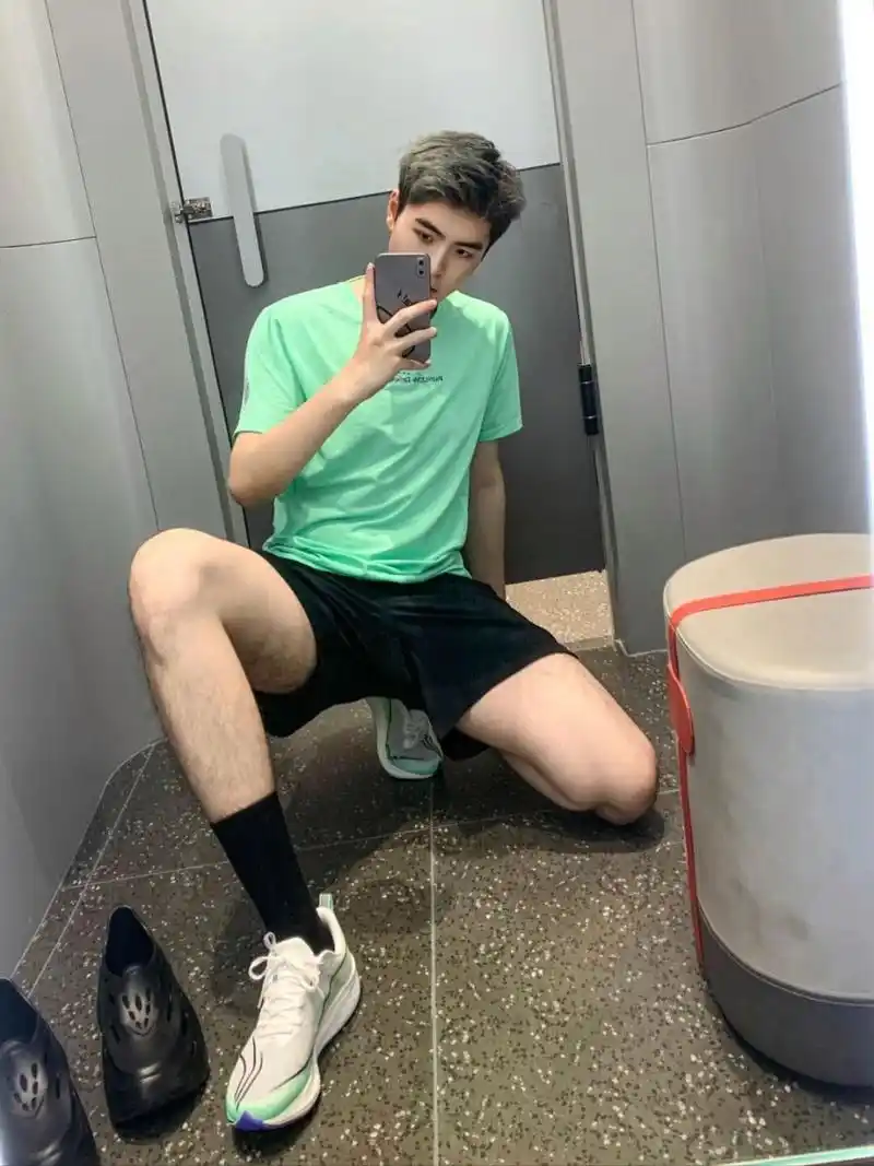 篮球体育生# #体育生# #黑袜# #体育生穿搭# #体育生的腿