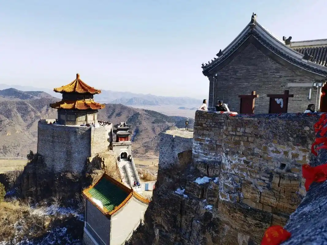 丫髻山 丫髻山风景区位于北京市平谷区刘家店镇(距天安门91公里,据