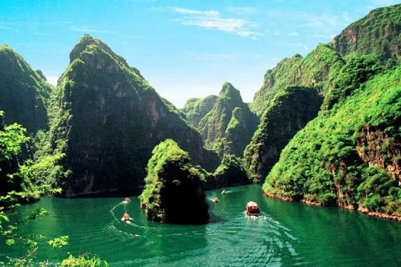 延庆龙庆峡,是位于中国北京市延庆区的一处自然风景区