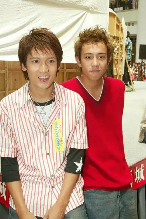 香港人气组合成员一脚踏五船被雪藏为养活妻儿在酒店厨房打散工