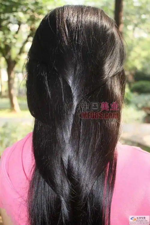 图文长发妹公园展示美丽长发来来往往20931