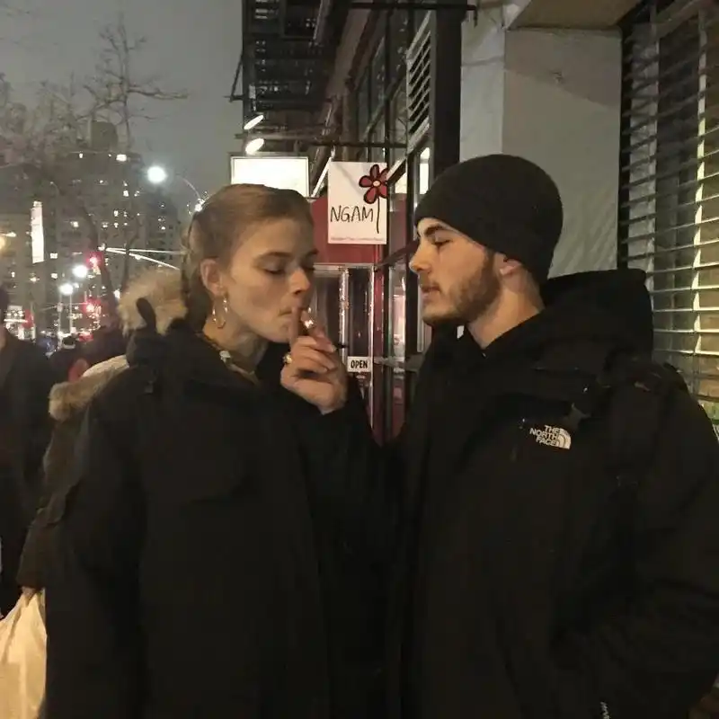 人生是一场错过,愿你我别蹉跎.#欧美头像 #情侣头像#氛围感