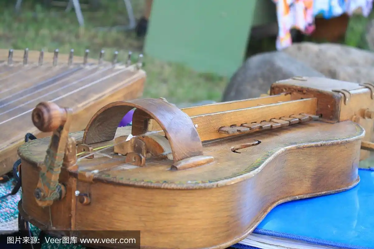 绞弦琴,一种古老的俄罗斯弦乐器