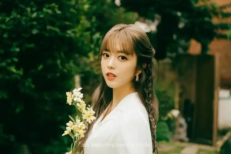 wekimeki2021的日历图09这个风格好美子