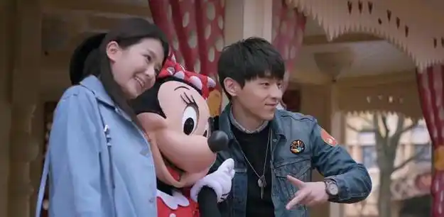 31岁邓伦高调庆生,粉丝千架无人机应援|杨紫|金晨|女明星|花非花雾非