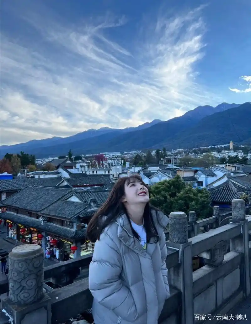 奇葩说美女辩手马剑越官宣离婚,并配图大理旅游照,笑容灿烂