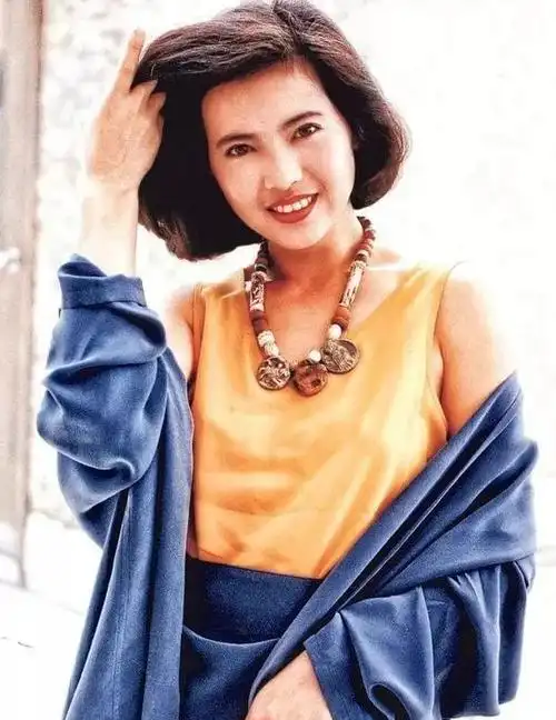 悲惨蓝洁瑛:3年内2任男友自杀,遭大佬性侵逼疯,死后墓地都被毁