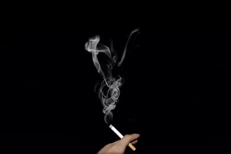 在高铁上抽根烟有多大事儿