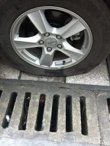 悲催车胎没气了求指点