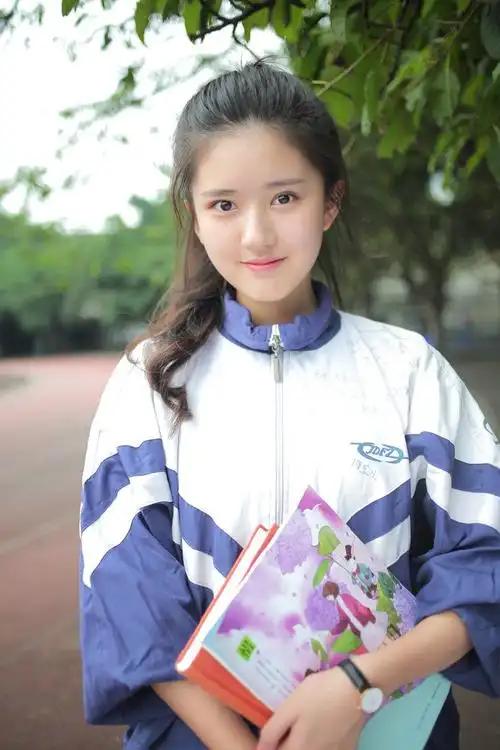 赵露思6118岁校服写真