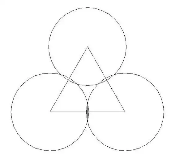 三个直径为650的圆两两相交,圆心直接的距离为630.求面积