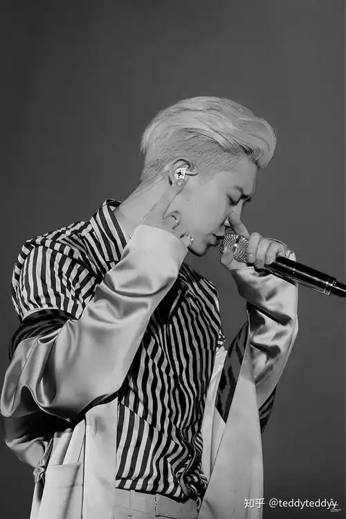 有没有朴灿烈五巡大背头的照片啊? - 知乎