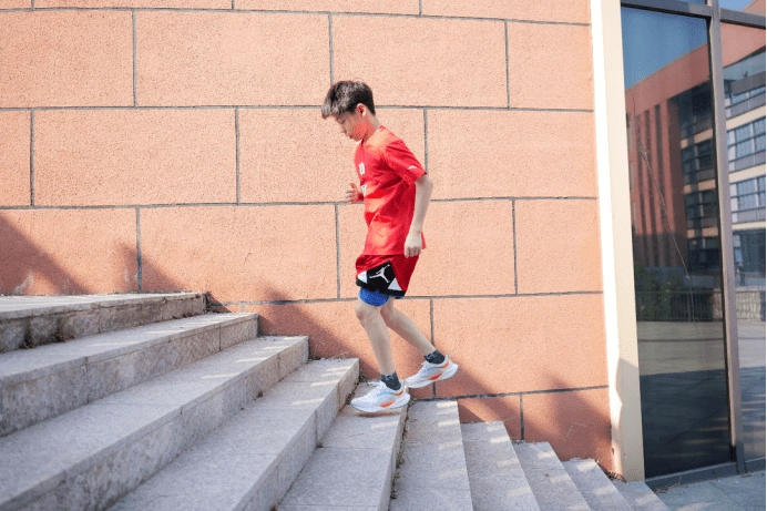 科学健身 | 儿童花式台阶跳 玩出暑期新味道_训练方法_动作_难度