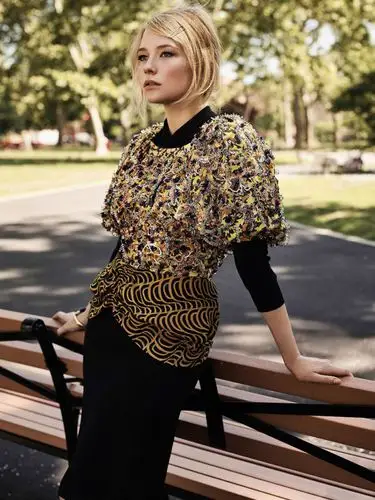 海莉·贝内特完美演译dior迪奥的优雅,卓越与奢华