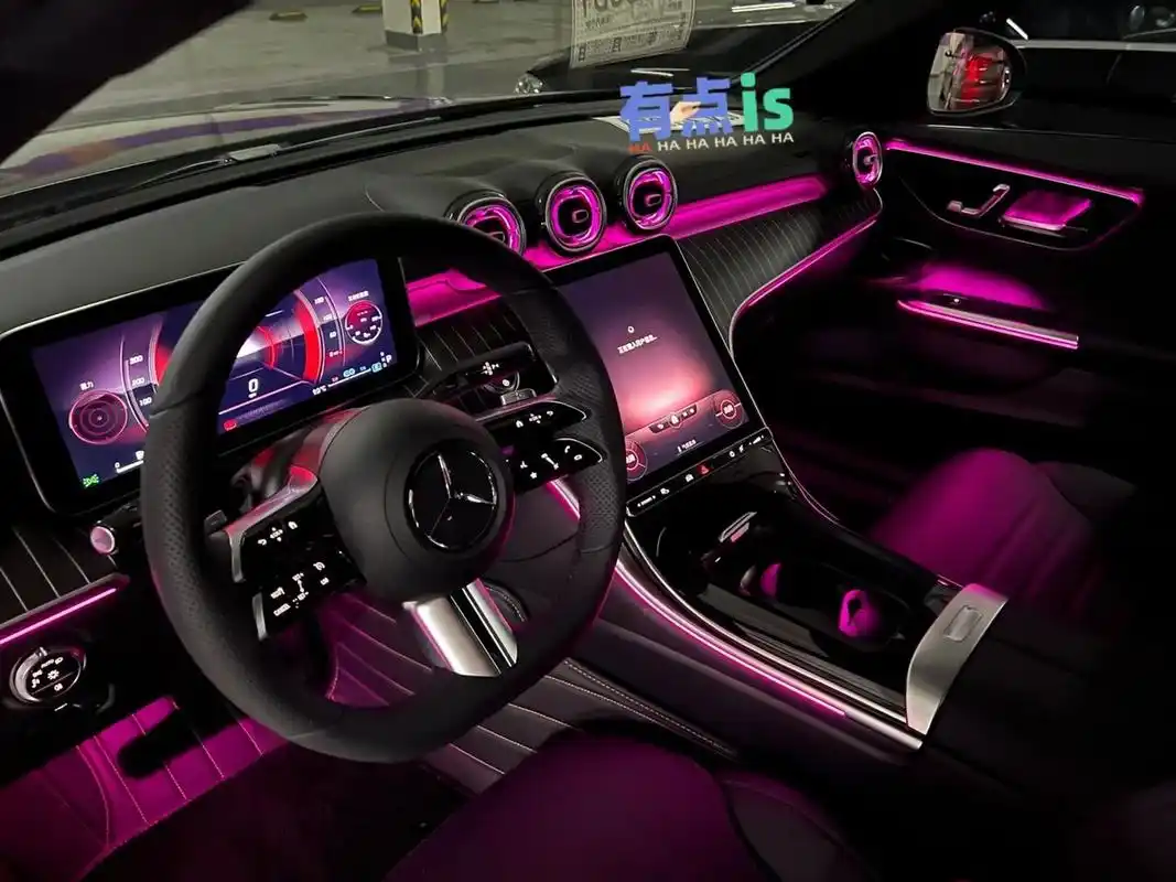 新款奔驰c级90老款奔驰c级,氛围灯太炫了 新c驾到,不得不说新c的