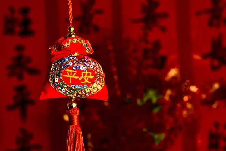 模糊背景对联背景福袋平安春节挂饰新春元素