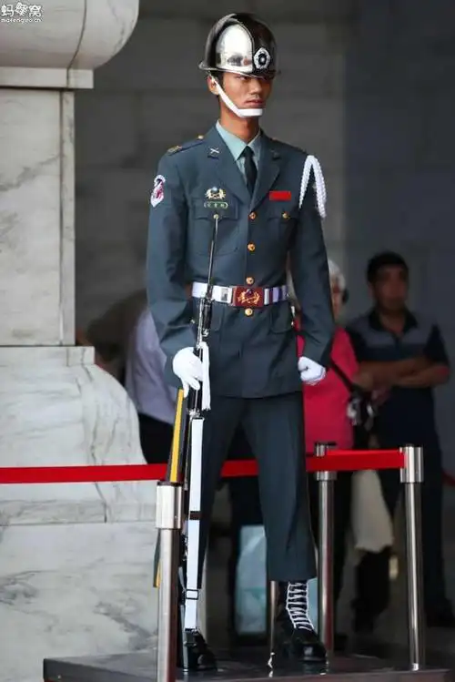 台湾军人 - 礼队换哨交接式