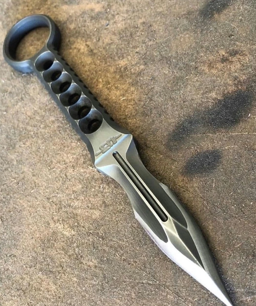 原创全球最锋利匕首,第1外观充满科技感,第2用石头打造,全身透明