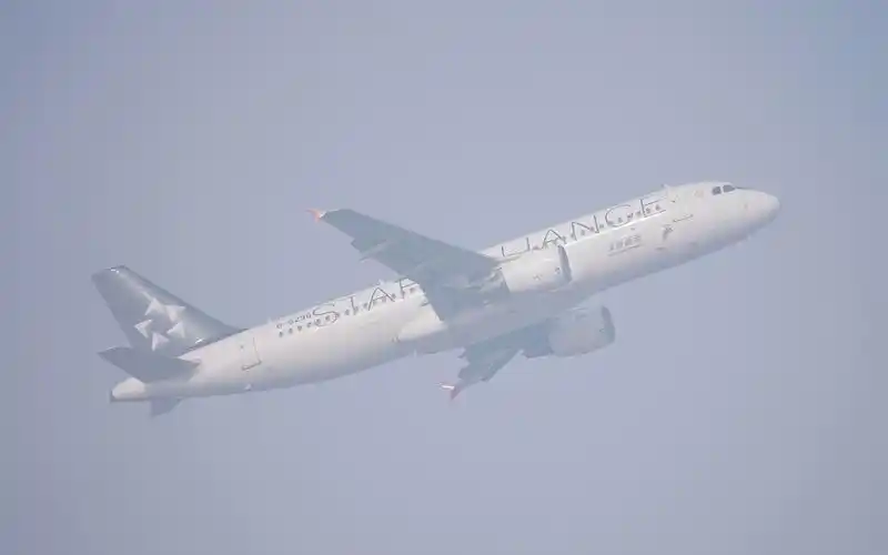 深圳航空a320 b-6296 星空联盟彩绘 pek跑道36r起飞