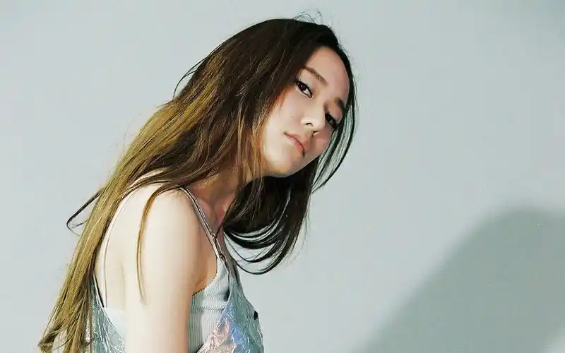 韩国女星郑秀晶时尚写真桌面壁纸