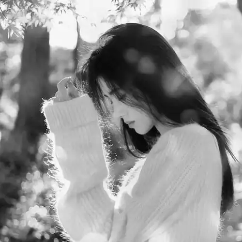 寂寞孤独伤感黑白头像图片