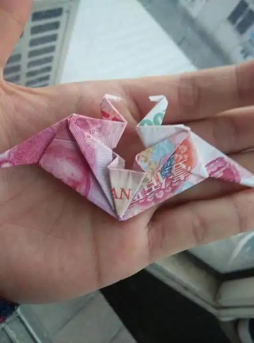 用纸币 折的爱心 用快递 送给她 这样安全吗?